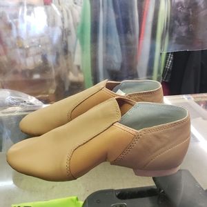 New dance shoes nude size 7